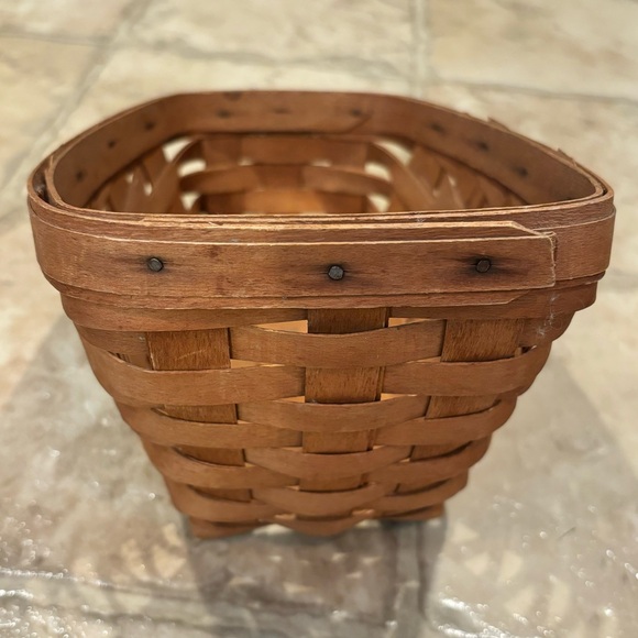 Longaberger 1990 Slanted Vegetable Basket EUC Signed - Picture 4 of 11